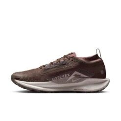 Nike Men’s React Pegasus Trail 5 GORE-TEX (012 - Ironstone/College Grey-Velvet Brown) -Tcrunning Sale Store AURORA FQ0908 012 PHSLH001 2000