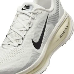 Nike Men's Vomero 18 (101 - Summit White/Black-Coconut Milk) -Tcrunning Sale Store AURORA HM6803 101 PHSYD001 2000