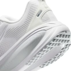 Nike Men's Vomero 18 (106 - White/White-Photon Dust-Summit White) -Tcrunning Sale Store AURORA HM6803 106 PHSYD002 2000
