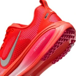 Nike Women's Vomero 18 (603 - Bright Crimson/Metallic Silver) -Tcrunning Sale Store AURORA HM6804 603 PHSYD002 2000