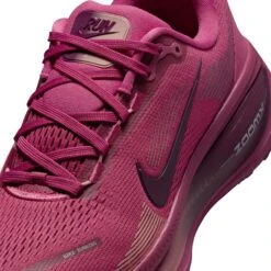 Nike Women's Vomero 18 (604 - Sweet Beet/Bordeaux-Red Stardust) -Tcrunning Sale Store AURORA HM6804 604 PHSYD001 2000